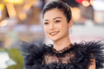 Kiều Anh “Phía Trước Là Bầu Trời” não cá vàng, mặc mỗi áo lót đi siêu thị