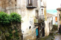 Kỳ lạ thị trấn bán nhà chưa đến 33.000 đồng/căn