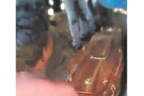 Nam Phi: Ngỡ ngàng khỏa thân để... đòi nợ người chết