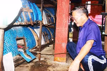 Nuôi đàn trăn trên sân thượng, lão nông khiến khách "hết hồn"