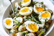 Không thể phơi nắng mỗi ngày, bổ sung ngay 7 loại thực phẩm