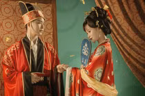 Hoàng đế bí mật làm việc táo tợn để hẹn hò với mỹ nhân