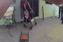 Video: Lái xe chèn cảnh sát Mỹ, hai nghi phạm bị bắn chết tại chỗ