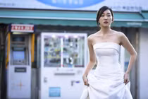 Đêm tân hôn, chú rể sang nhà bạn ngủ, cô dâu bỏ đi vì... thời tiết