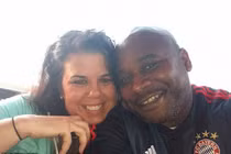 Tỉnh giấc trong khách sạn, người phụ nữ kinh ngạc với thứ bên cạnh