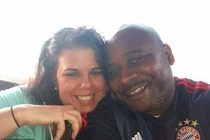 Tỉnh giấc trong khách sạn, người phụ nữ kinh ngạc với thứ bên cạnh