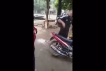 Video: Cãi nhau với vợ, bố đánh con trai 5 tuổi gây phẫn nộ