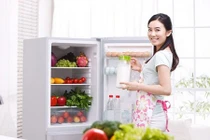 Tuyệt chiêu khử mùi hôi tủ lạnh khiến chồng lác mắt của vợ đảm