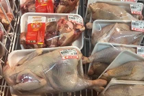 Gà dai không đầu, không nội tạng giá siêu rẻ vào siêu thị