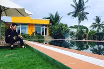 Video: Ngắm biệt thự rộng thẳng cánh cò bay của bạn trai Hòa Minzy