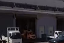 Băng cướp táo tợn vào sân bay cướp hàng chục triệu USD