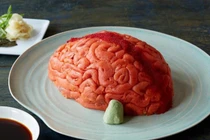 Video: Sushi cá hồi bộ não khiến tín đồ ẩm thực cũng phải rợn người