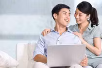 Vợ thay đổi khủng khiếp sau khi chồng đi công tác 2 tháng