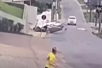 Video: Máy bay rơi xuống khu phố đông đúc ở Brazil