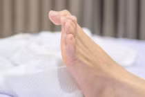 6 dấu hiệu trên cơ thể cảnh báo bạn đang thiếu canxi nghiêm trọng