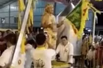 Pháp sư Malaysia nhảy vào nồi nước sôi “làm phép” và cái kết