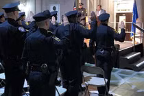 Cảnh sát Mỹ khoe khoang "bắn người là được tiền"