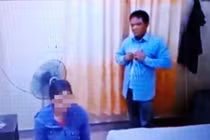 Cách chức trưởng CA xã vào nhà nghỉ với vợ bạn