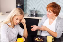 Vừa dỡ rạp cưới, mẹ chồng đã đòi tất cả số vàng vợ chồng được tặng