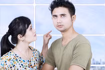 Muốn phát điên với cô vợ 35 tuổi lười biếng nhưng hay ghen