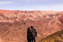 Chinh phục núi "cầu vồng" ở Argentina