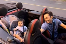 Vợ chồng Cường Đô La: In tên con từ băng đô tới xế hộp