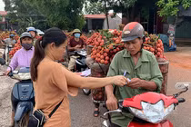 Khu chợ dài 20km, 4.000 tỷ trao tay qua mẩu giấy nhỏ