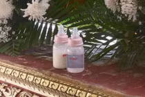 Ám ảnh bức hình 2 bình sữa cạnh di ảnh bé sơ sinh