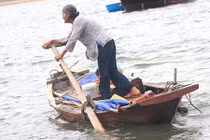 Những ngư dân phận tóc dài "sát cá" làng chài ven biển Hà Tĩnh