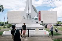 Khách du lịch vẫn nườm nượp đến thăm đảo Guam