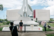 Khách du lịch vẫn nườm nượp đến thăm đảo Guam