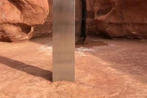 Tìm hiểu về khối kim loại sa mạc được phơi bày nhờ người dùng Internet