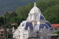 Lộ diện chủ nhân "lâu đài" kiểu Nga giữa phố núi