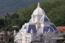 Lộ diện chủ nhân "lâu đài" kiểu Nga giữa phố núi