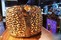 Trung tâm mua sắm ở UAE trưng bày chiếc nhẫn vàng lớn nhất thế giới