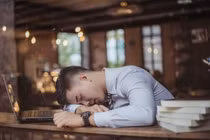 Điều cấm kỵ đối với giấc ngủ trưa mà dân văn phòng hay mắc phải