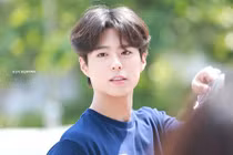 Hành trình thay đổi nhan sắc ấn tượng của Park Bo Gum