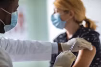 Mẹo về chế độ ăn uống trước và sau khi chủng ngừa COVID-19