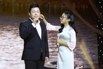 Quang Lê chia sẻ tiền cát-xê của Phương Mỹ Chi: "Mẹ của Chi đều nhận đủ"