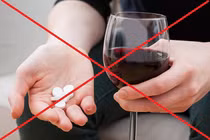 6 loại nước "cực độc" khi uống chung với thuốc