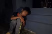 Sự thật chuyện bé trai 9 tuổi ngủ bên mộ bà nội sau khi bố mất