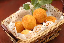 Video: Cách làm tôm viên chiên giòn ngon lạ miệng