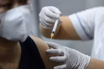 Sốt sau khi tiêm, vaccine Covid-19 mới có hiệu quả?