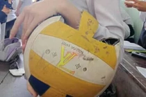 Học sinh "sáng chế" ra túi LV đón Tết cực kỳ sang chảnh