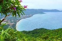 Côn Đảo đẹp rực rỡ nhìn từ đỉnh "kim tự tháp"