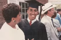 Video: Thủ khoa từ chối học Harvard, tốt nghiệp Yale thành người vô gia cư