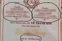 Thiệp cưới có 1-0-2 ghi đầy đủ gia thế cô dâu - chú rể
