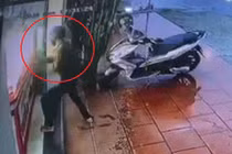 Video: Cầm búa đập kính cướp tiệm vàng trong 3 giây ở Quảng Nam