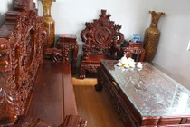 Chiêm ngưỡng bộ bàn ghế tiền tỷ của đại gia Hà Nội
