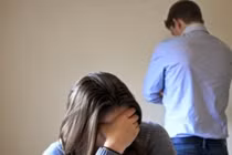 Chồng thương hại người yêu cũ, không ngờ vướng rắc rối khủng khiếp này